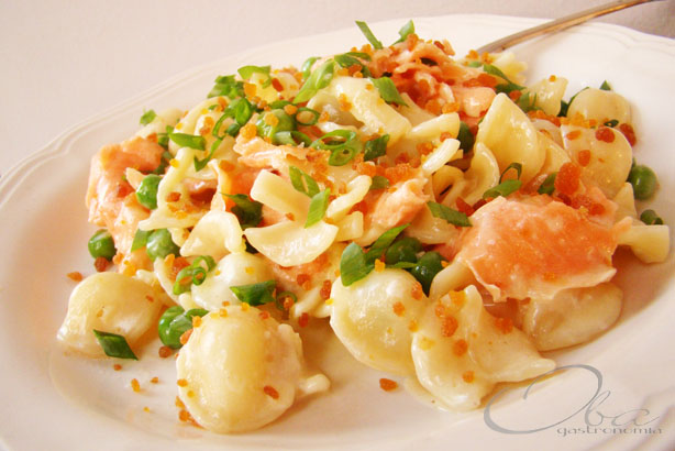 Orecchiette com salmão defumado e bottarga