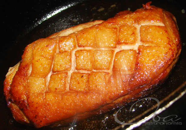 Peito de pato grelhando
